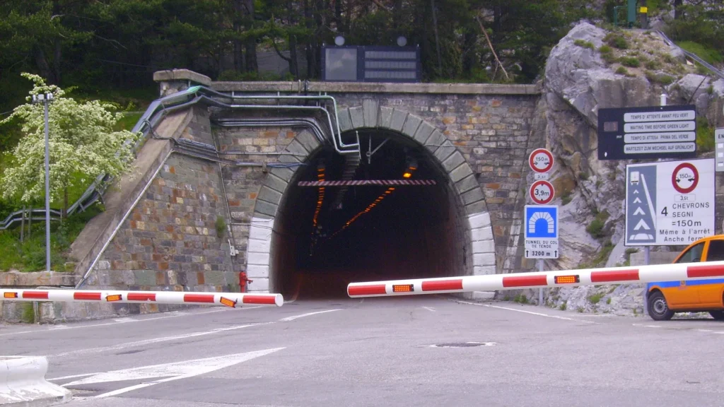 Le tunnel de Tende ferme trente-neuf jours, deux semaines plus tôt que prévu