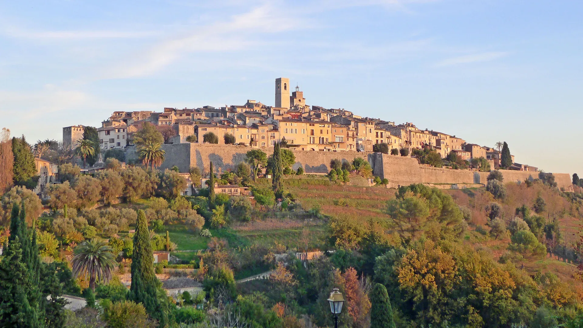 Le village perché de Saint-Paul-de-Vence, où Emmanuel Macron copréside le Sommet Lumière le 7 septembre 2026