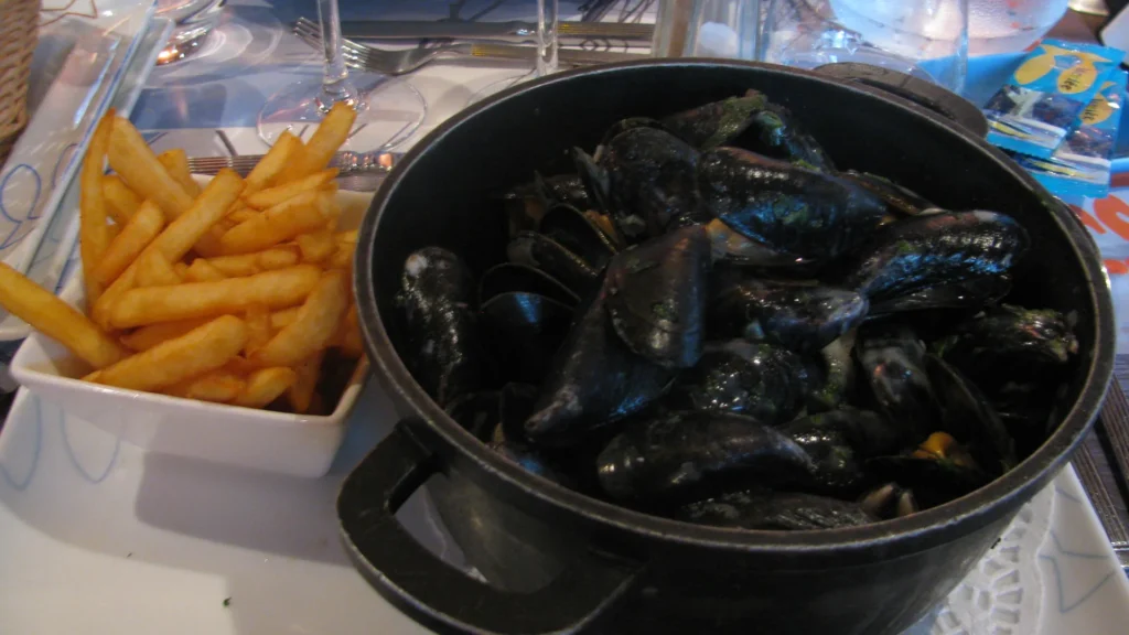 Levens : moules-frites et karaoké au foyer rural, toute la recette pour SOS cancer du sein