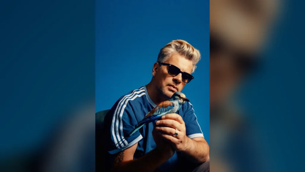 Benjamin Biolay pose son nouvel album bleu à Antibes pour deux dates en novembre