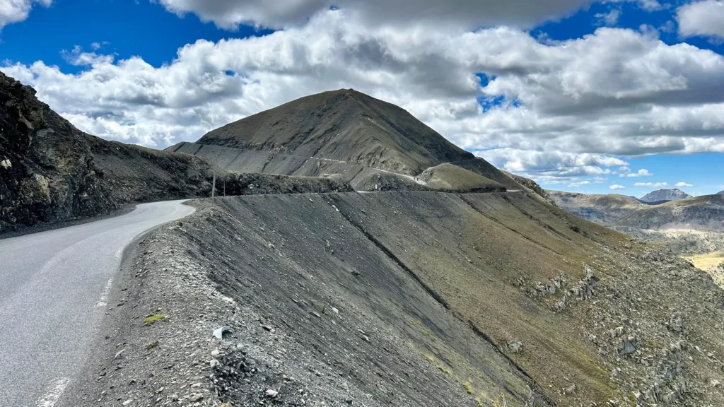 Saint-Dalmas-le-Selvage : la route du col de la Bonette fermée à cause de la météo