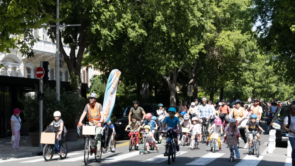 Nice : sorcières, fantômes et citrouilles à vélo, la parade Véloween part de la place Arson