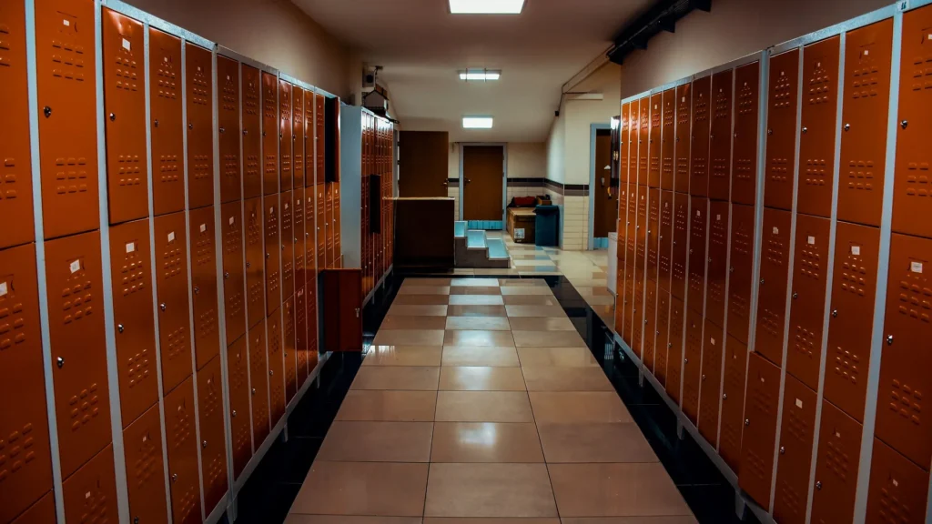 Nice : vestiaires hommes mixtes à la piscine Saint-François jusqu’au 26 octobre