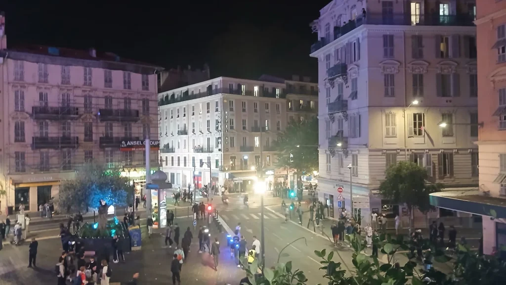 Couvre-feu pour les mineurs à Nice : jusqu&rsquo;à quand, où et ce qui est interdit